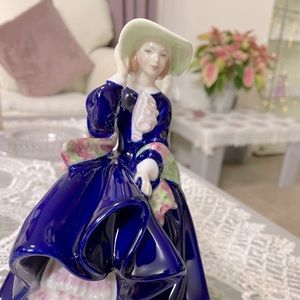 ROYAL DOULTON FIGURINE